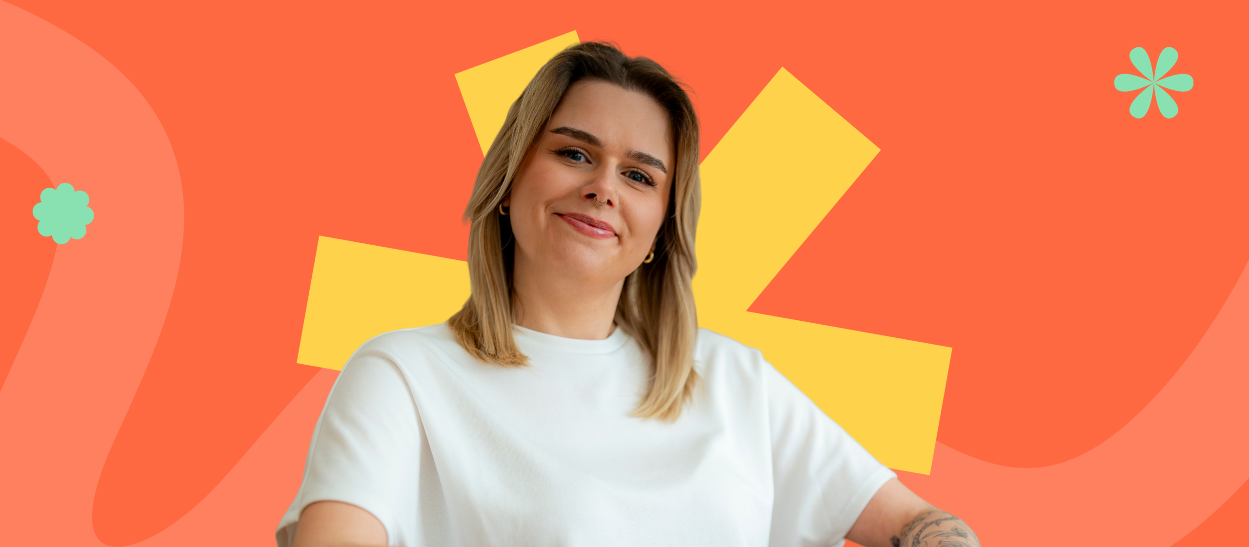Portret Agnieszki Rapacz, Creative Strategist w MTA Digital i autorki artykułu, na pomarańczowym tle z żółtymi elementami graficznymi.